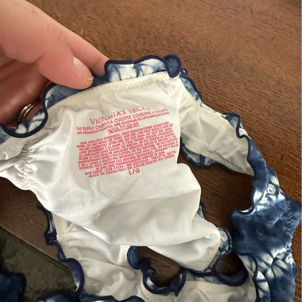 NWOT SZ L Victoria’s Secret swim bottom